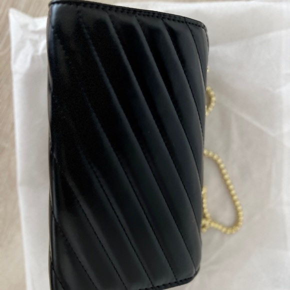 Fashion leather purse with gold chain - Picture 2 of 3